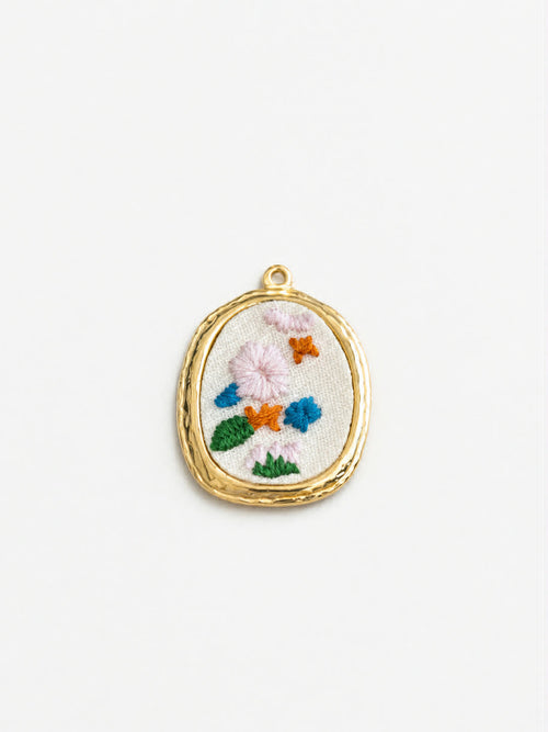Charm Ricamato Margherite