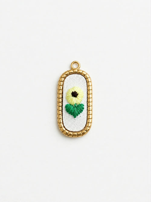 Charm Ricamato Primula