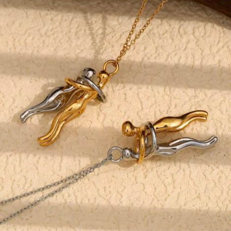 Abbraccio Necklace