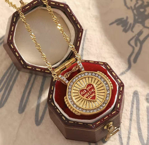 Collana All u need is Love